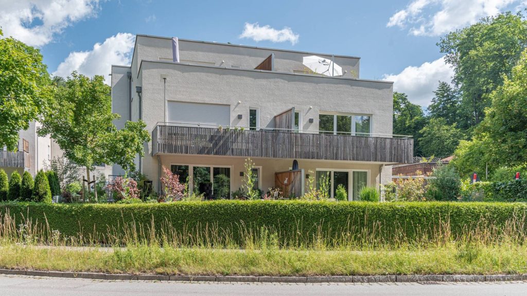 Immobilienangebot - Landshut / Schweinbach - Alle - PROVISIONSFREI* - Sofort beziehbare, moderne 3-Zimmer-ETW mit Balkon, EBK, Carport, Landshut-Ost