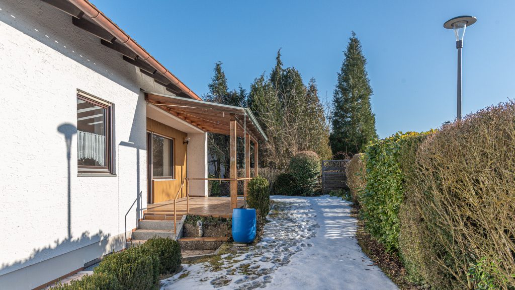 Immobilienangebot - Neufahrn - Alle - PROVISIONSFREI* - Einfamilienhaus für 2-3 Generationen, Heizung neu, EBK, beziehbar, Neufahrn/Ndb.