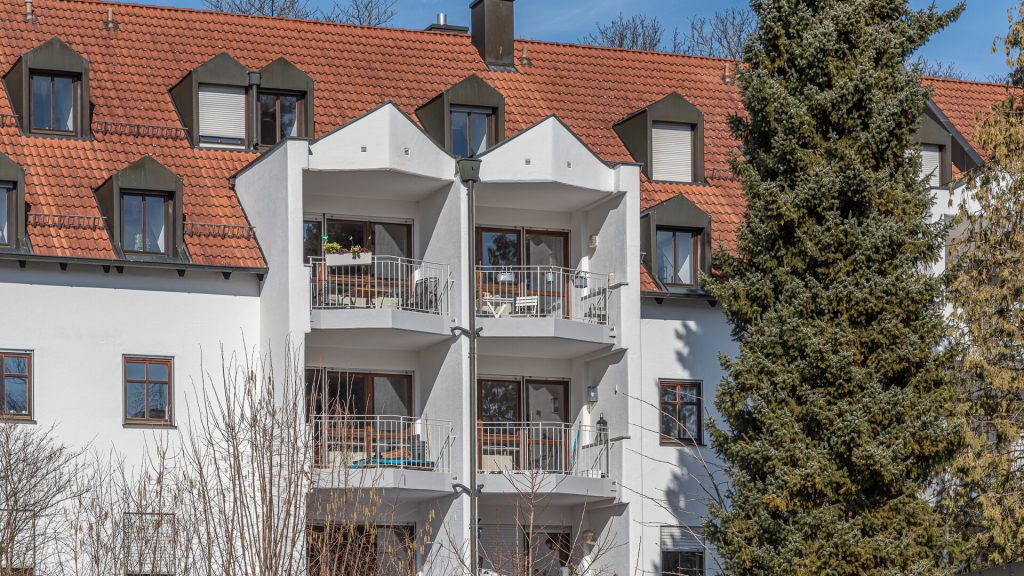 Immobilienangebot - Landshut - Alle - 2-Zimmer-Wohnung mit TG-Stellplatz, Balkon und EBK, Landshut-Nikola, zentrumsnah bei Hotel Kaiserhof