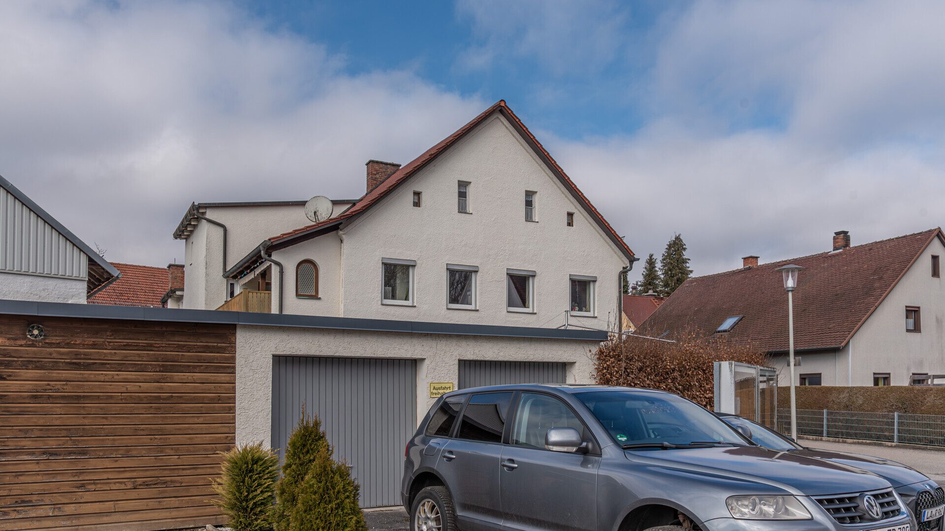 Immobilienangebot - Weihmichl / Unterneuhausen - Alle - PROVISIONSFREI* – Ehemaliges Schulhaus von 1895 in Weihmichl-Unterneuhausen mit Doppelgarage