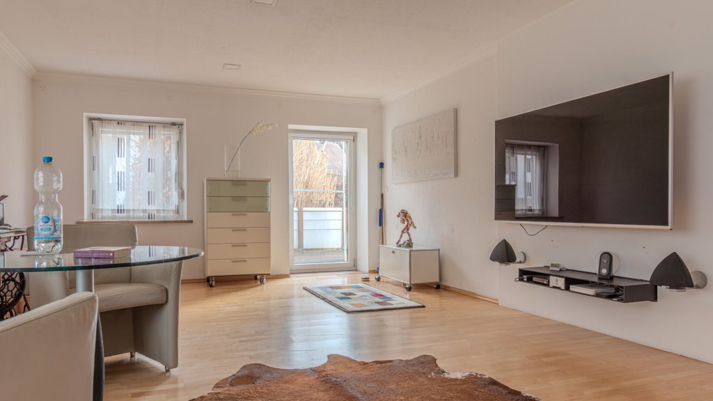 Immobilienangebot - Weihmichl / Unterneuhausen - Alle - PROVISIONSFREI* – Ehemaliges Schulhaus von 1895 in Weihmichl-Unterneuhausen mit Doppelgarage