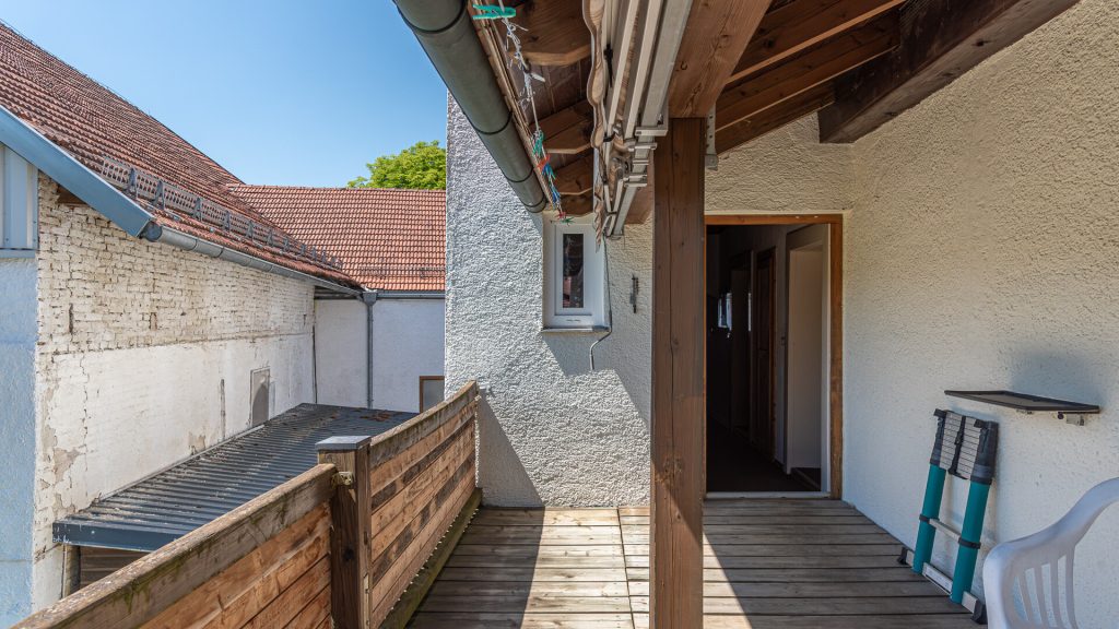 Immobilienangebot - Weihmichl / Unterneuhausen - Alle - PROVISIONSFREI* – Ehemaliges Schulhaus von 1895 in Weihmichl-Unterneuhausen mit Doppelgarage