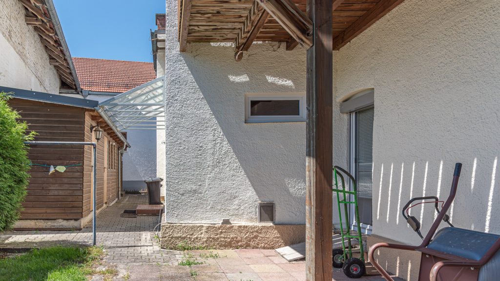 Immobilienangebot - Weihmichl / Unterneuhausen - Alle - PROVISIONSFREI* – Ehemaliges Schulhaus von 1895 in Weihmichl-Unterneuhausen mit Doppelgarage