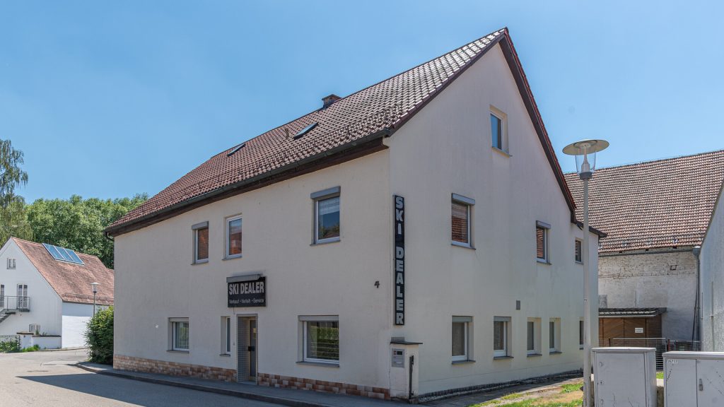 Immobilienangebot - Weihmichl / Unterneuhausen - Alle - PROVISIONSFREI* – Ehemaliges Schulhaus von 1895 in Weihmichl-Unterneuhausen mit Doppelgarage
