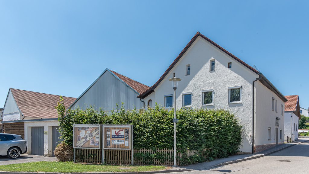 Immobilienangebot - Weihmichl / Unterneuhausen - Alle - PROVISIONSFREI* – Ehemaliges Schulhaus von 1895 in Weihmichl-Unterneuhausen mit Doppelgarage