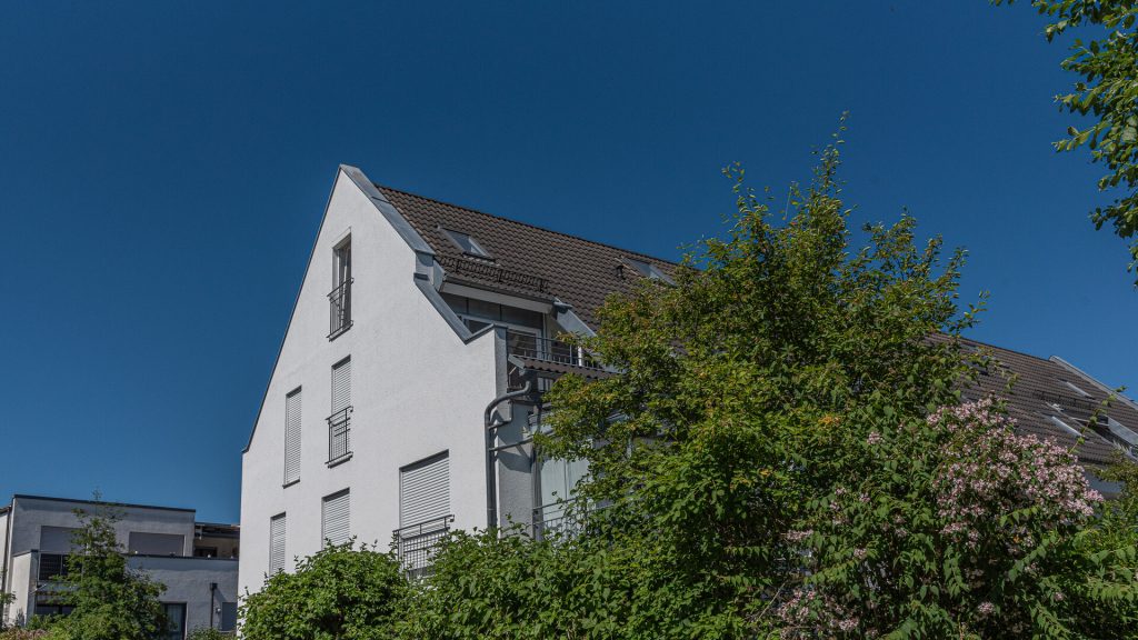 Immobilienangebot - Landshut - Alle - PROVISIONSFREI* - moderne 3-Zimmer-Maisonette-Dach-ETW mit Außenstellplatz im Landshuter Westen