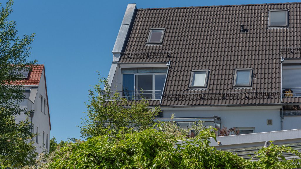 Immobilienangebot - Landshut - Alle - PROVISIONSFREI* - moderne 3-Zimmer-Maisonette-Dach-ETW mit Außenstellplatz im Landshuter Westen