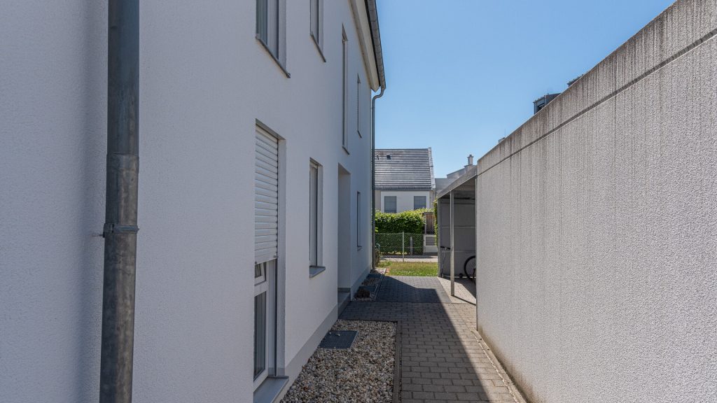 Immobilienangebot - Landshut - Alle - PROVISIONSFREI* - moderne 3-Zimmer-Maisonette-Dach-ETW mit Außenstellplatz im Landshuter Westen