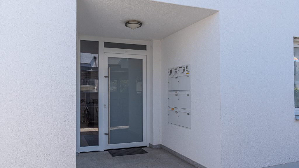 Immobilienangebot - Landshut - Alle - PROVISIONSFREI* - moderne 3-Zimmer-Maisonette-Dach-ETW mit Außenstellplatz im Landshuter Westen