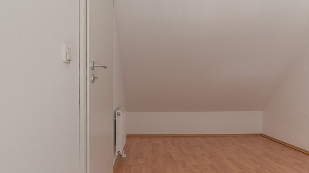 Immobilienangebot - Landshut - Alle - PROVISIONSFREI* - moderne 3-Zimmer-Maisonette-Dach-ETW mit Außenstellplatz im Landshuter Westen