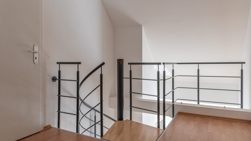 Immobilienangebot - Landshut - Alle - PROVISIONSFREI* - moderne 3-Zimmer-Maisonette-Dach-ETW mit Außenstellplatz im Landshuter Westen