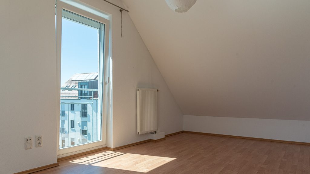 Immobilienangebot - Landshut - Alle - PROVISIONSFREI* - moderne 3-Zimmer-Maisonette-Dach-ETW mit Außenstellplatz im Landshuter Westen