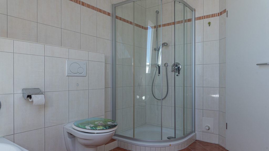 Immobilienangebot - Landshut - Alle - PROVISIONSFREI* - moderne 3-Zimmer-Maisonette-Dach-ETW mit Außenstellplatz im Landshuter Westen