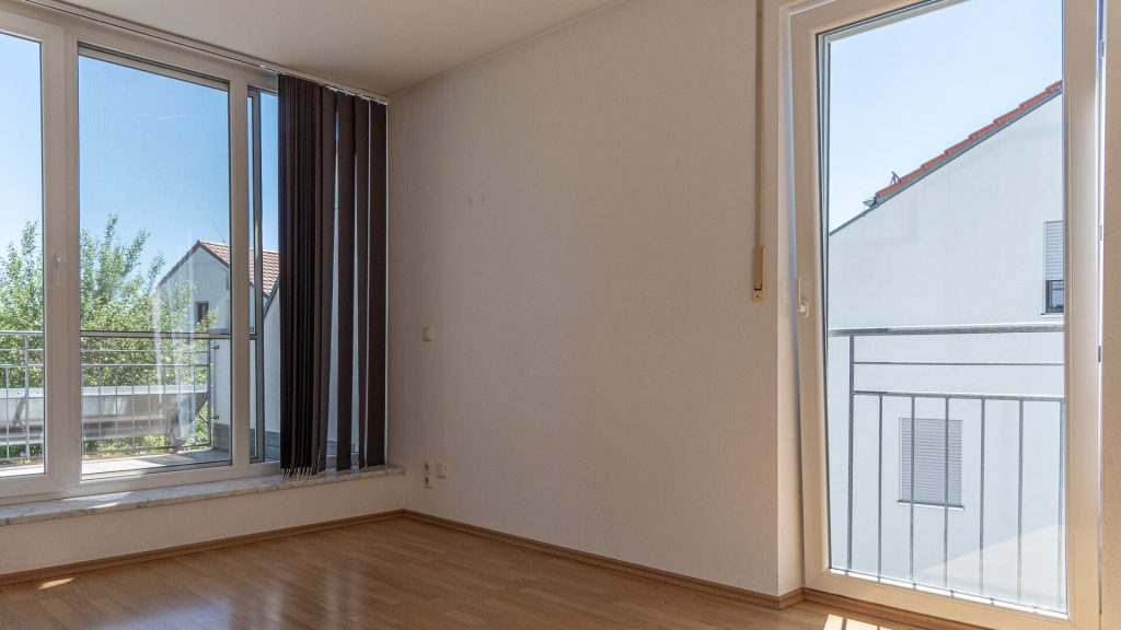 Immobilienangebot - Landshut - Alle - PROVISIONSFREI* - moderne 3-Zimmer-Maisonette-Dach-ETW mit Außenstellplatz im Landshuter Westen