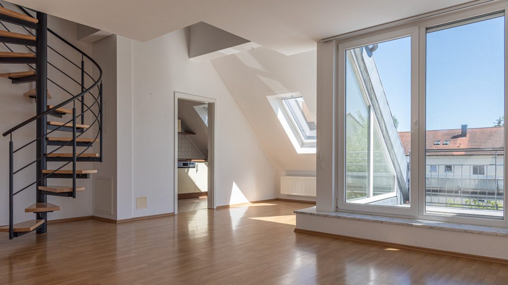 Immobilienangebot - Landshut - Alle - PROVISIONSFREI* - moderne 3-Zimmer-Maisonette-Dach-ETW mit Außenstellplatz im Landshuter Westen