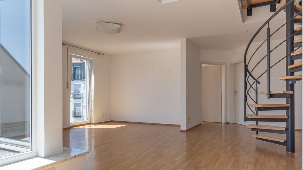 Immobilienangebot - Landshut - Alle - PROVISIONSFREI* - moderne 3-Zimmer-Maisonette-Dach-ETW mit Außenstellplatz im Landshuter Westen