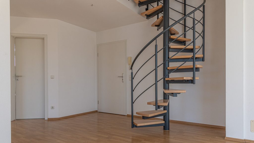 Immobilienangebot - Landshut - Alle - PROVISIONSFREI* - moderne 3-Zimmer-Maisonette-Dach-ETW mit Außenstellplatz im Landshuter Westen
