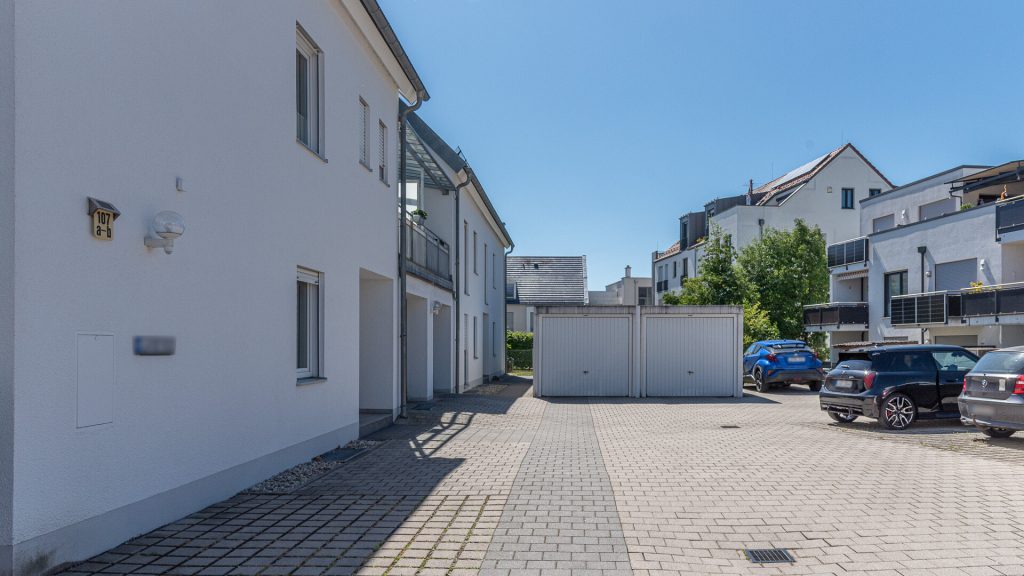 Immobilienangebot - Landshut - Alle - PROVISIONSFREI* - moderne 3-Zimmer-Maisonette-Dach-ETW mit Außenstellplatz im Landshuter Westen