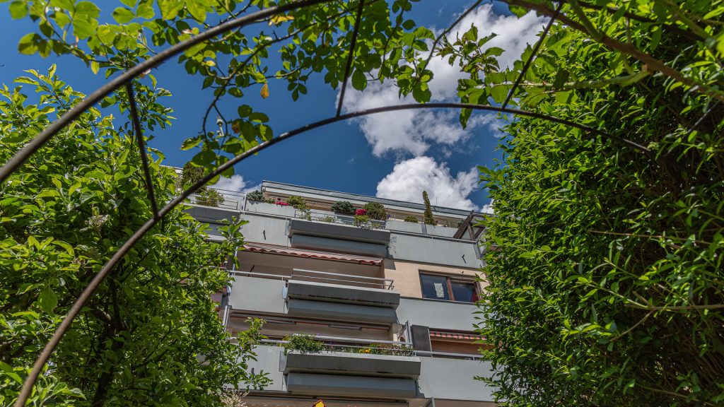 Immobilienangebot - Landshut - Alle - PROVISIONSFREI* - 3 1/2-Zimmer-Dachterrassen-ETW, Originalzustand 1974 m. TG, LA-Klötzlmüllerviertel
