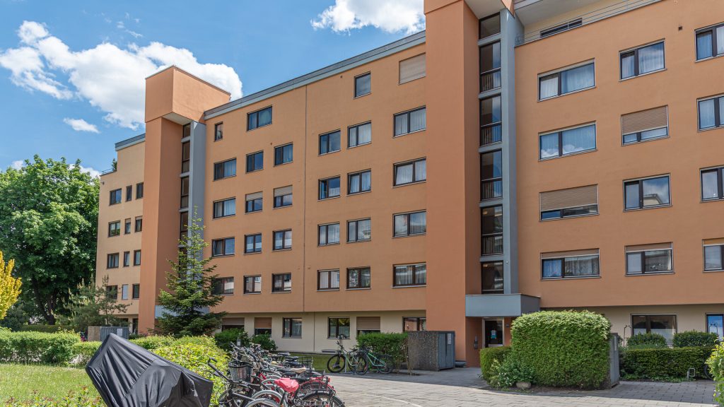 Immobilienangebot - Landshut - Alle - PROVISIONSFREI* - 3 1/2-Zimmer-Dachterrassen-ETW, Originalzustand 1974 m. TG, LA-Klötzlmüllerviertel