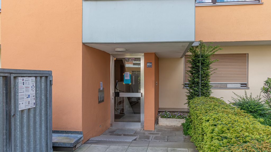 Immobilienangebot - Landshut - Alle - PROVISIONSFREI* - 3 1/2-Zimmer-Dachterrassen-ETW, Originalzustand 1974 m. TG, LA-Klötzlmüllerviertel