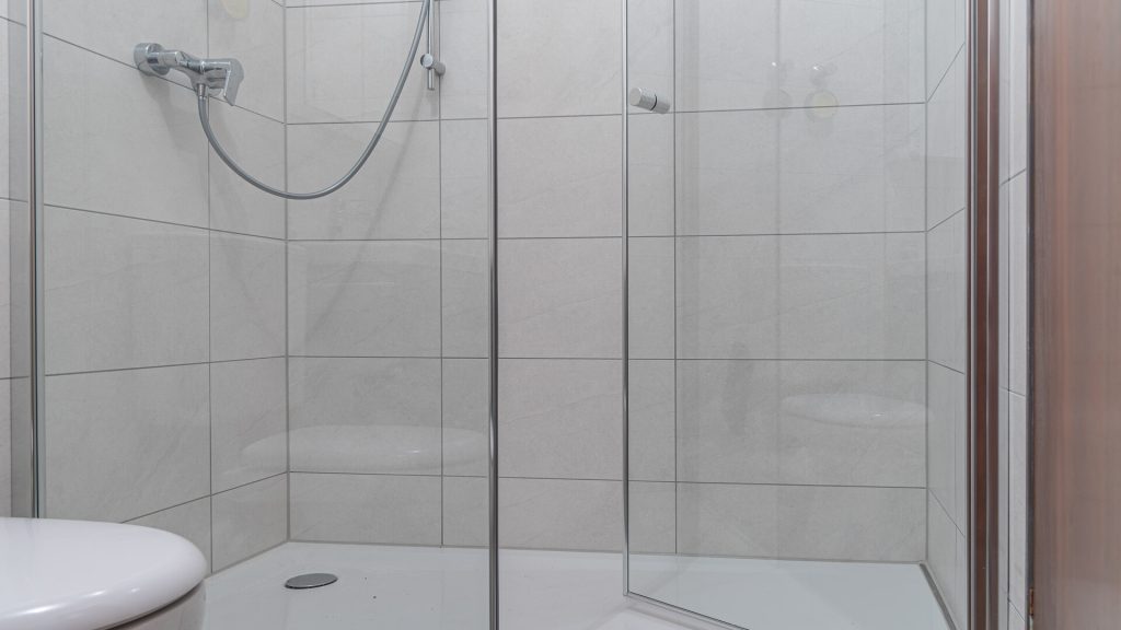 Immobilienangebot - Landshut - Alle - 2-Zimmer-Wohnung mit neuem Duschbad und neuer Einbauküche, 2 Loggien, Lift, Landshut-Innenstadt