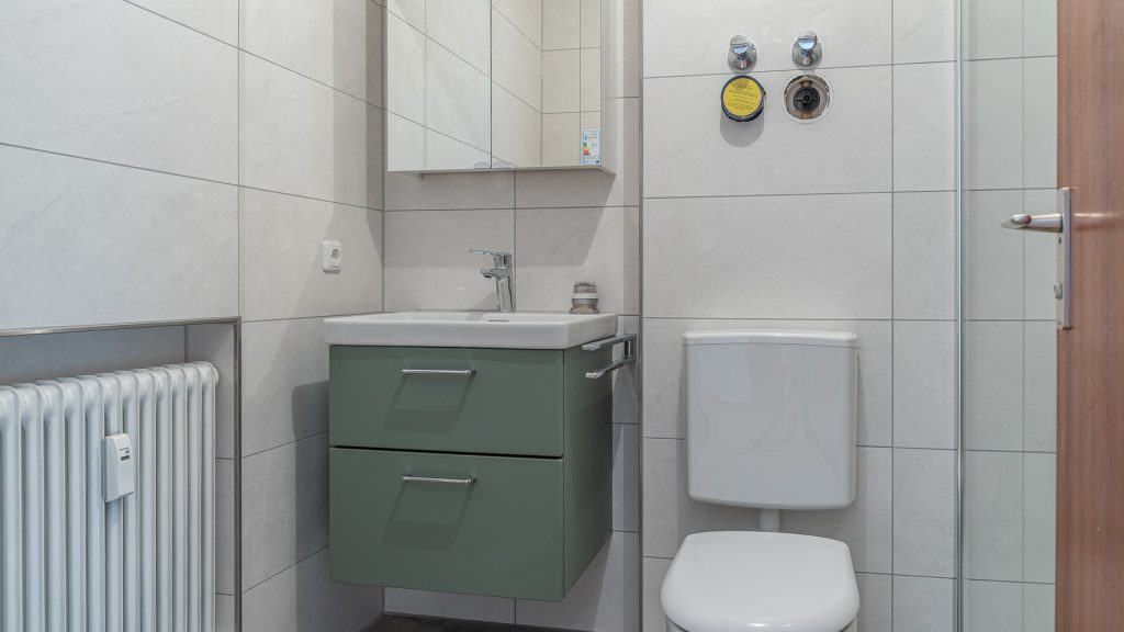 Immobilienangebot - Landshut - Alle - 2-Zimmer-Wohnung mit neuem Duschbad und neuer Einbauküche, 2 Loggien, Lift, Landshut-Innenstadt