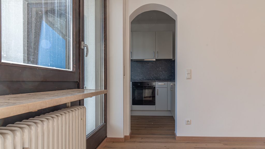 Immobilienangebot - Landshut - Alle - 2-Zimmer-Wohnung mit neuem Duschbad und neuer Einbauküche, 2 Loggien, Lift, Landshut-Innenstadt