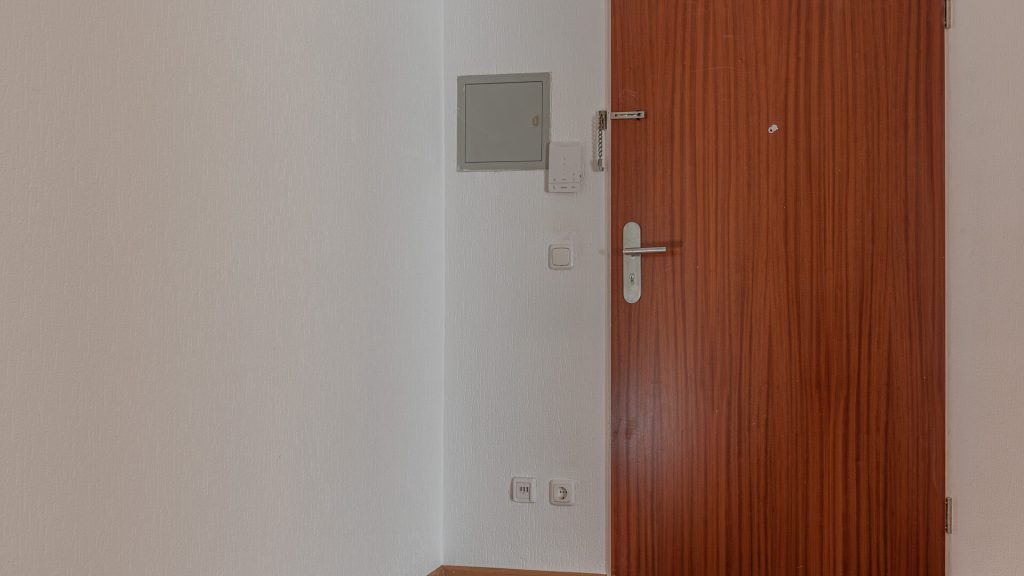Immobilienangebot - Landshut - Alle - 2-Zimmer-Wohnung mit neuem Duschbad und neuer Einbauküche, 2 Loggien, Lift, Landshut-Innenstadt