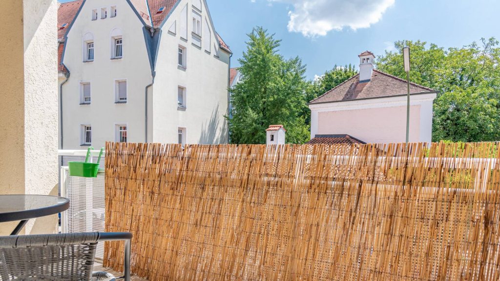 Immobilienangebot - Landshut - Alle - PROVISIONSFREI* - Ruhig und zentral – 1-Zimmer-ETW mit Lift, EBK u. Balkon - Landshut-Innenstadt
