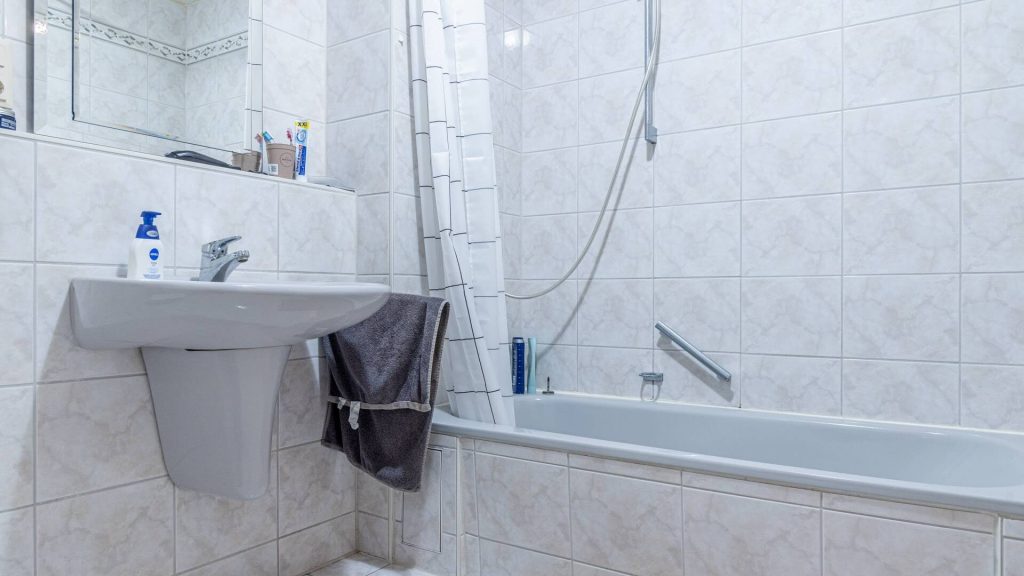 Immobilienangebot - Landshut - Alle - PROVISIONSFREI* - Ruhig und zentral – 1-Zimmer-ETW mit Lift, EBK u. Balkon - Landshut-Innenstadt