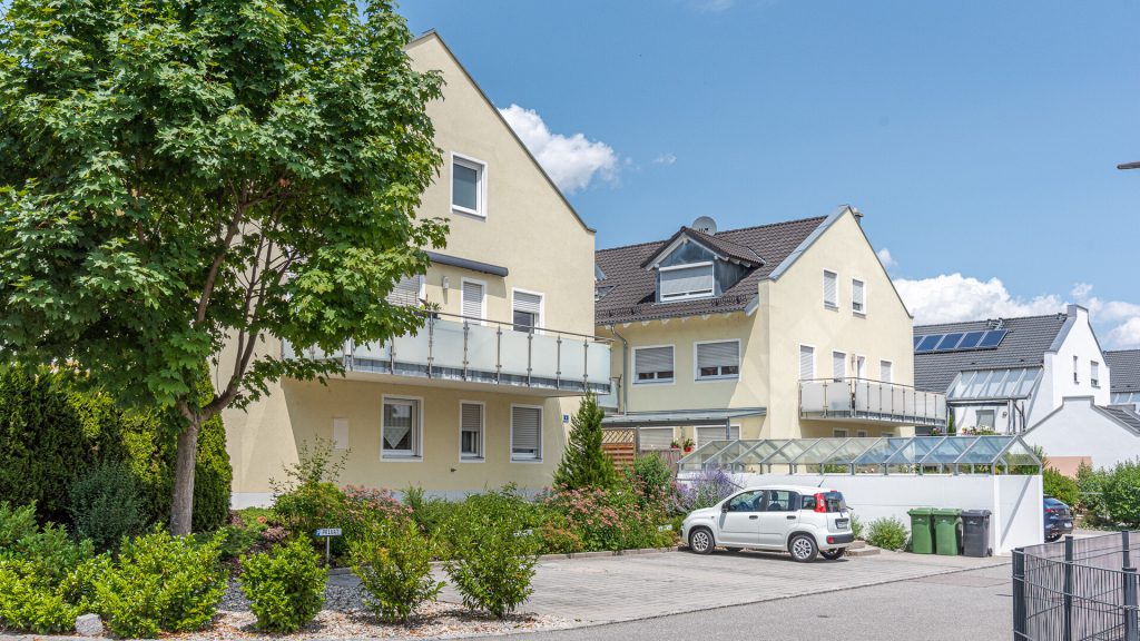 Immobilienangebot - Ergolding - Alle - 2-Zimmer-Dach-Wohnung in Ergolding-Piflas mit TG-Stellplatz und Außenstellplatz, EBK ablösbar