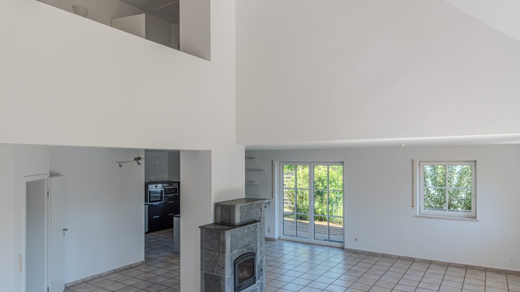 Immobilienangebot - Furth - Alle - Große Doppelhaushälfte mit 6 Zimmern, EBK, Galerie, Kachelofen, Doppelgarage in Furth, Lkr. Landshut