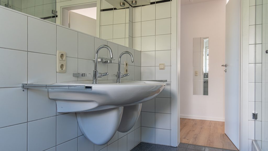Immobilienangebot - Furth - Alle - Große Doppelhaushälfte mit 6 Zimmern, EBK, Galerie, Kachelofen, Doppelgarage in Furth, Lkr. Landshut