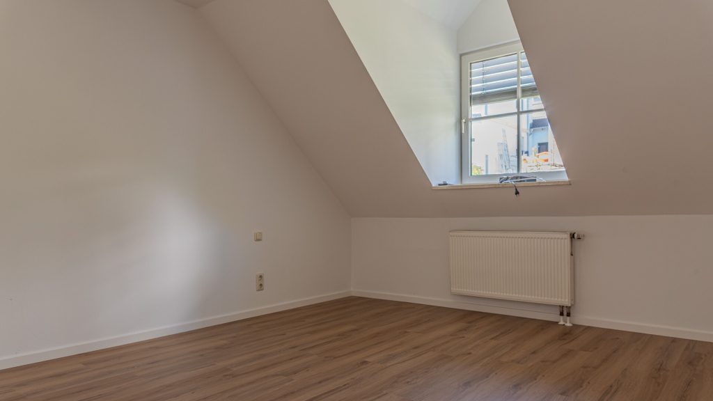 Immobilienangebot - Furth - Alle - Große Doppelhaushälfte mit 6 Zimmern, EBK, Galerie, Kachelofen, Doppelgarage in Furth, Lkr. Landshut