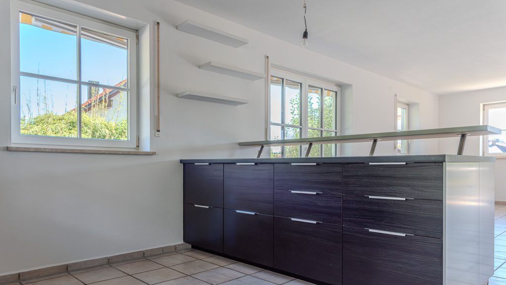 Immobilienangebot - Furth - Alle - Große Doppelhaushälfte mit 6 Zimmern, EBK, Galerie, Kachelofen, Doppelgarage in Furth, Lkr. Landshut