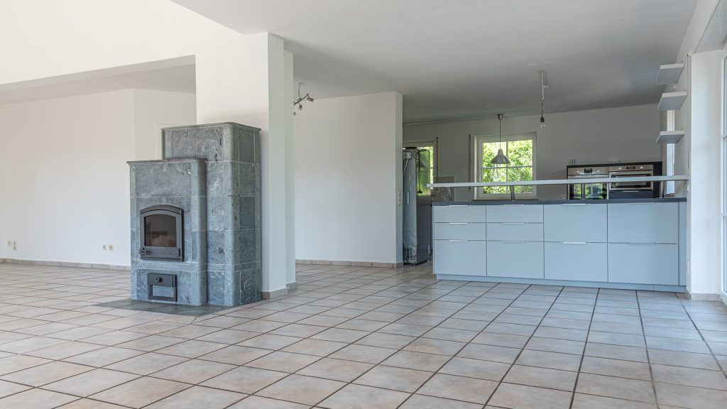 Immobilienangebot - Furth - Alle - Große Doppelhaushälfte mit 6 Zimmern, EBK, Galerie, Kachelofen, Doppelgarage in Furth, Lkr. Landshut