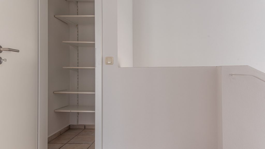 Immobilienangebot - Furth - Alle - Große Doppelhaushälfte mit 6 Zimmern, EBK, Galerie, Kachelofen, Doppelgarage in Furth, Lkr. Landshut