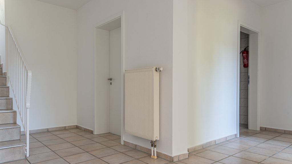Immobilienangebot - Furth - Alle - Große Doppelhaushälfte mit 6 Zimmern, EBK, Galerie, Kachelofen, Doppelgarage in Furth, Lkr. Landshut