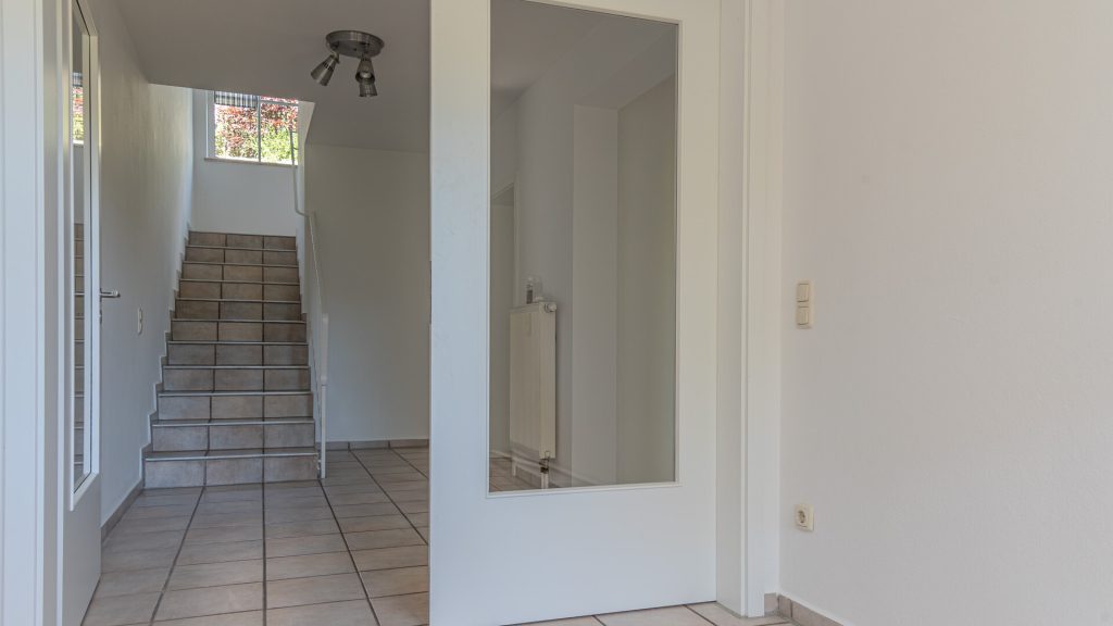 Immobilienangebot - Furth - Alle - Große Doppelhaushälfte mit 6 Zimmern, EBK, Galerie, Kachelofen, Doppelgarage in Furth, Lkr. Landshut