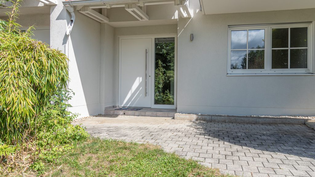 Immobilienangebot - Furth - Alle - Große Doppelhaushälfte mit 6 Zimmern, EBK, Galerie, Kachelofen, Doppelgarage in Furth, Lkr. Landshut