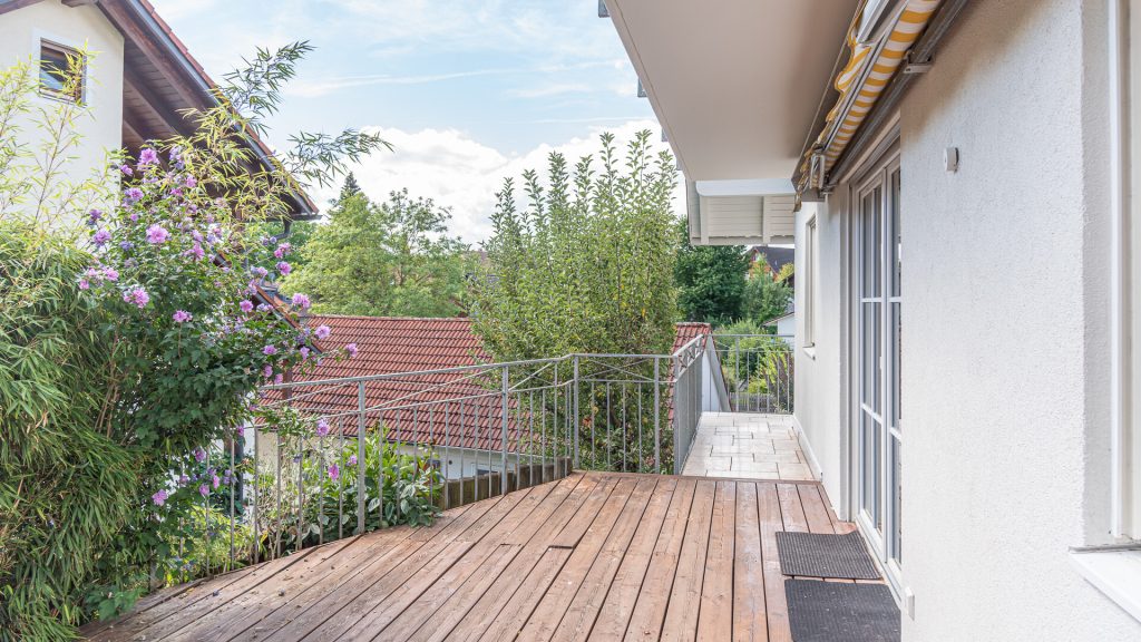 Immobilienangebot - Furth - Alle - Große Doppelhaushälfte mit 6 Zimmern, EBK, Galerie, Kachelofen, Doppelgarage in Furth, Lkr. Landshut