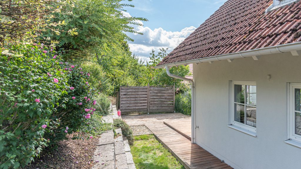 Immobilienangebot - Furth - Alle - Große Doppelhaushälfte mit 6 Zimmern, EBK, Galerie, Kachelofen, Doppelgarage in Furth, Lkr. Landshut