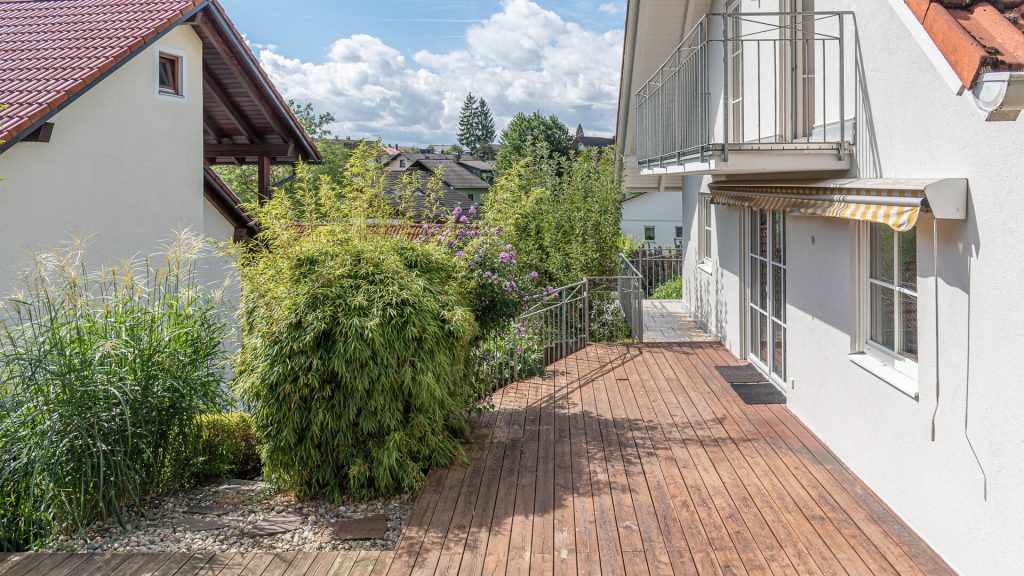 Immobilienangebot - Furth - Alle - Große Doppelhaushälfte mit 6 Zimmern, EBK, Galerie, Kachelofen, Doppelgarage in Furth, Lkr. Landshut