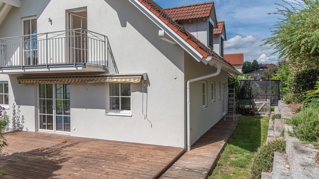 Immobilienangebot - Furth - Alle - Große Doppelhaushälfte mit 6 Zimmern, EBK, Galerie, Kachelofen, Doppelgarage in Furth, Lkr. Landshut