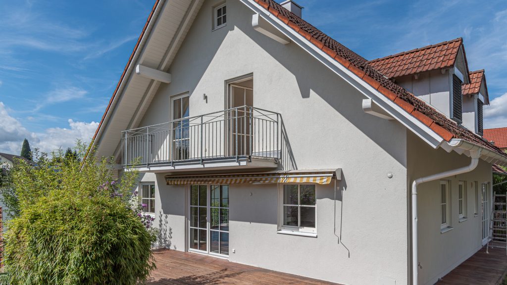 Immobilienangebot - Furth - Alle - Große Doppelhaushälfte mit 6 Zimmern, EBK, Galerie, Kachelofen, Doppelgarage in Furth, Lkr. Landshut