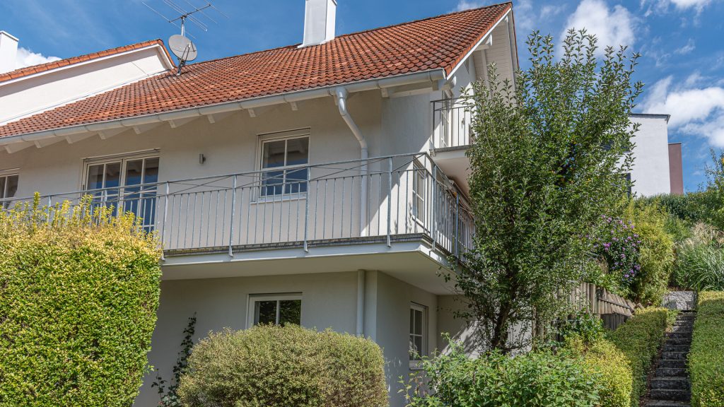 Immobilienangebot - Furth - Alle - Große Doppelhaushälfte mit 6 Zimmern, EBK, Galerie, Kachelofen, Doppelgarage in Furth, Lkr. Landshut