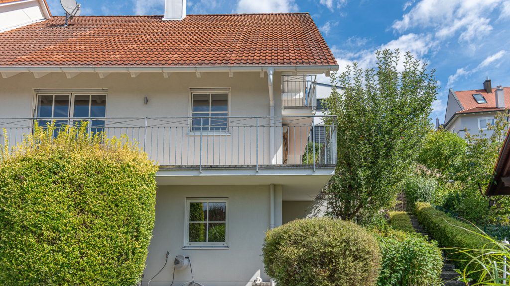 Immobilienangebot - Furth - Alle - Große Doppelhaushälfte mit 6 Zimmern, EBK, Galerie, Kachelofen, Doppelgarage in Furth, Lkr. Landshut