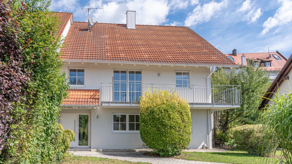 Immobilienangebot - Furth - Alle - Große Doppelhaushälfte mit 6 Zimmern, EBK, Galerie, Kachelofen, Doppelgarage in Furth, Lkr. Landshut