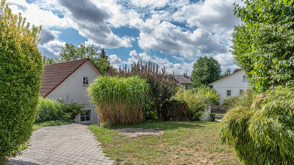 Immobilienangebot - Furth - Alle - Große Doppelhaushälfte mit 6 Zimmern, EBK, Galerie, Kachelofen, Doppelgarage in Furth, Lkr. Landshut